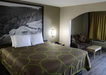 Super 8 by Wyndham Cabot hotel thumbnail 3