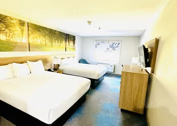 Days Inn & Suites by Wyndham Wynne hotel thumbnail 6