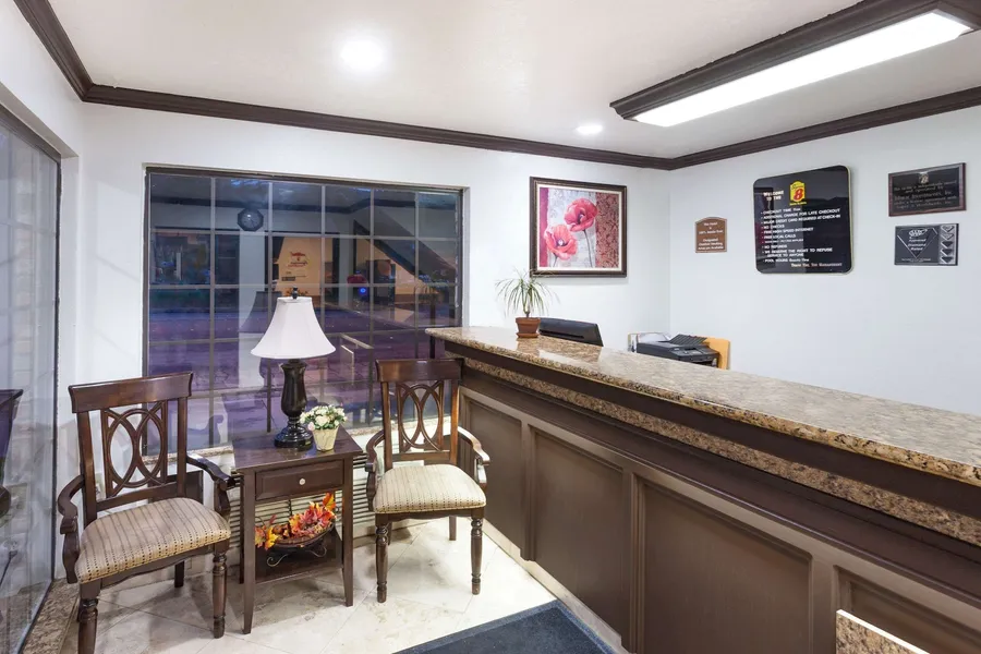 Super 8 by Wyndham Santa Clarita/Valencia hotel detail image 2