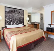 Super 8 by Wyndham Santa Clarita/Valencia hotel detail image 7