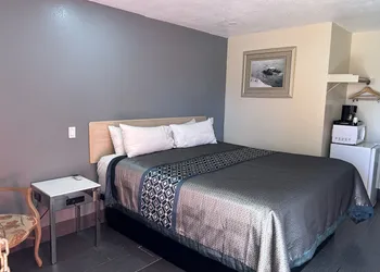 California Inn & Suites Adelanto US 395 hotel thumbnail 3