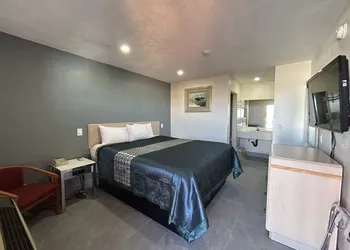 California Inn & Suites Adelanto US 395 hotel thumbnail 4