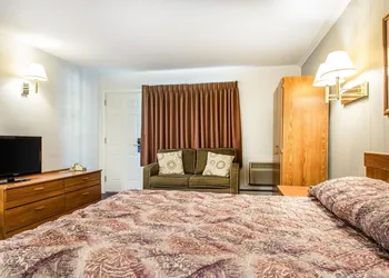 Rodeway Inn Waterford - New London hotel thumbnail 4
