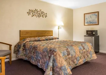 Rodeway Inn Waterford - New London hotel thumbnail 5