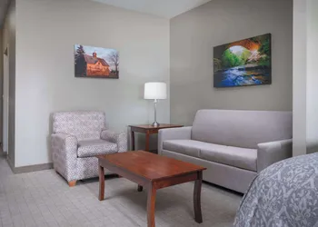 Green Mill Village Hotel & Suites, BW Signature Collection hotel thumbnail 8