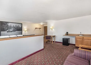 Super 8 by Wyndham Fountain hotel thumbnail 4