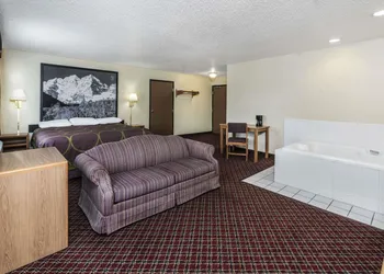 Super 8 by Wyndham Fountain hotel thumbnail 5
