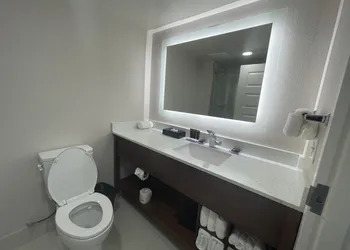 Wingate by Wyndham Panama City Area Lynn Haven hotel thumbnail 3