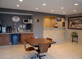 Super 8 by Wyndham Centerville hotel thumbnail 2