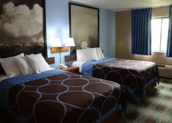 Super 8 by Wyndham Centerville hotel thumbnail 5