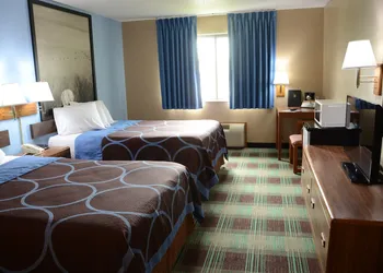 Super 8 by Wyndham Centerville hotel thumbnail 6