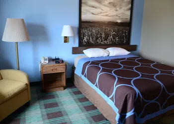Super 8 by Wyndham Centerville hotel thumbnail 8