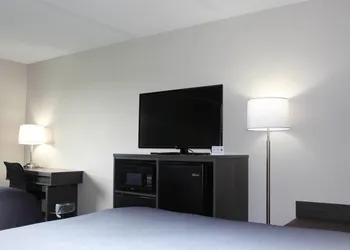Super 8 by Wyndham Gardner hotel thumbnail 5