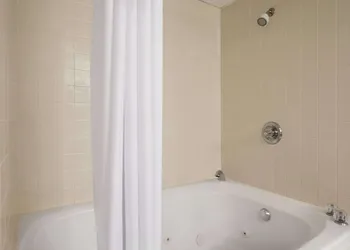 Days Inn by Wyndham Grayling hotel thumbnail 7