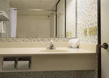 Days Inn by Wyndham Grayling hotel thumbnail 8