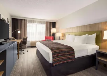 Country Inn & Suites by Radisson, Decorah, IA hotel thumbnail 7