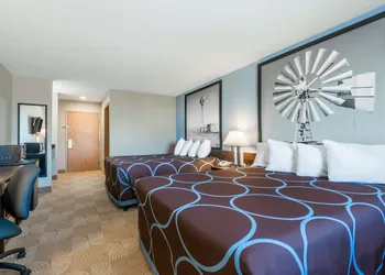 Super 8 by Wyndham Beloit KS hotel thumbnail 4