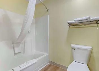 Quality Inn Indianola hotel thumbnail 8