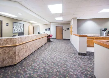 Super 8 by Wyndham Iola KS hotel thumbnail 2