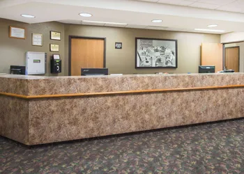 Super 8 by Wyndham Iola KS hotel thumbnail 3
