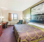 Super 8 by Wyndham Iola KS hotel detail image 5
