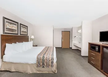 Baymont by Wyndham LeMars hotel thumbnail 3