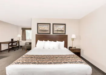 Baymont by Wyndham LeMars hotel thumbnail 4