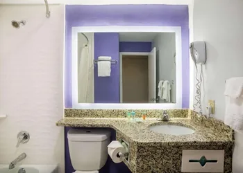 Riverfront Hotel hotel thumbnail 8