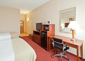 Quality Inn & Suites Lawrenceburg hotel thumbnail 4