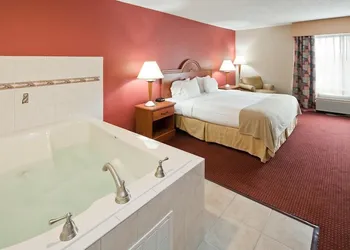 Quality Inn & Suites Lawrenceburg hotel thumbnail 6