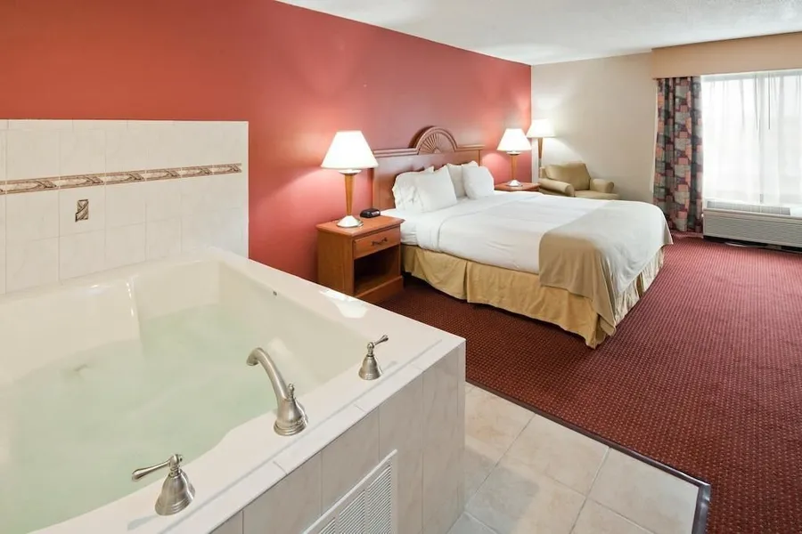 Quality Inn & Suites Lawrenceburg hotel detail image 6
