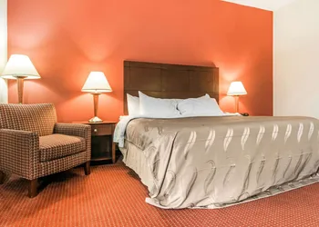 Quality Inn & Suites Lawrenceburg hotel thumbnail 7