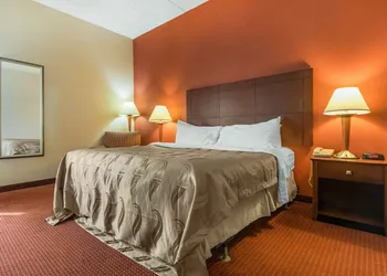 Quality Inn & Suites Lawrenceburg hotel thumbnail 8