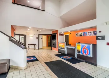 Motel 6 Harvey, IL hotel thumbnail 2
