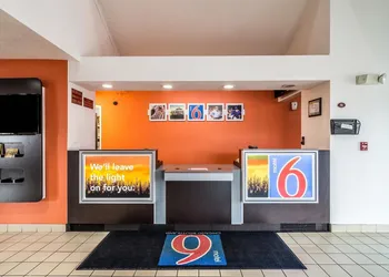 Motel 6 Harvey, IL hotel thumbnail 3
