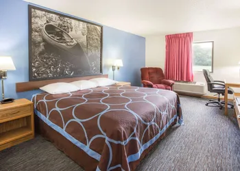Super 8 by Wyndham Monmouth IL hotel thumbnail 6