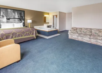 Super 8 by Wyndham Hebron Lowell Area hotel thumbnail 5