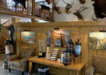 Antler Lodge - Gardiner MT hotel thumbnail 4
