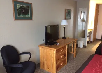 Antler Lodge - Gardiner MT hotel thumbnail 5