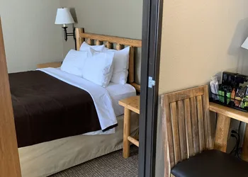 Antler Lodge - Gardiner MT hotel thumbnail 8
