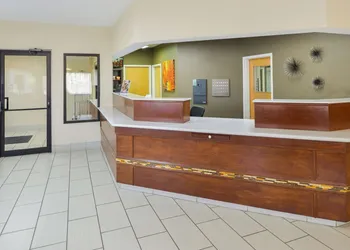 Americas Best Value Inn & Suites Bastrop hotel thumbnail 4