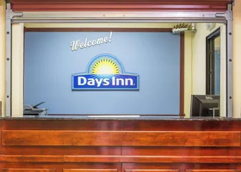 Days Inn by Wyndham Rayne/Crowley hotel thumbnail 2