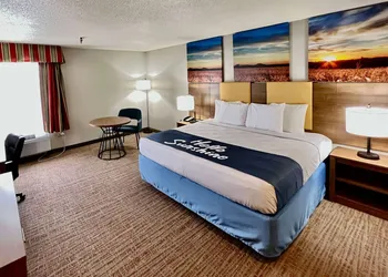 Days Inn by Wyndham Rayne/Crowley hotel thumbnail 3