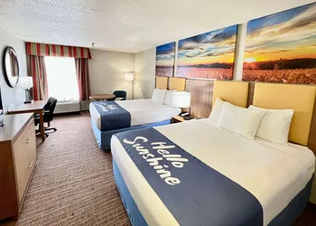 Days Inn by Wyndham Rayne/Crowley hotel thumbnail 5