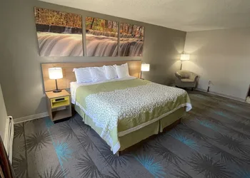 Days Inn by Wyndham Alpena hotel thumbnail 6