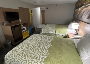 Days Inn by Wyndham Alpena hotel thumbnail 7