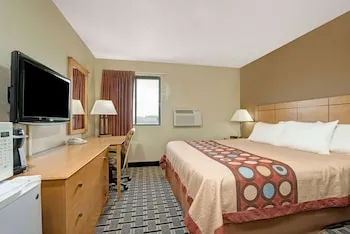 Super 8 by Wyndham Melrose hotel thumbnail 8