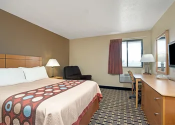 Super 8 by Wyndham Melrose hotel thumbnail 6