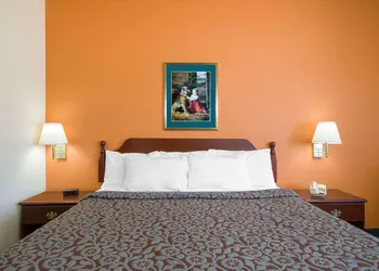 Days Inn by Wyndham Butler hotel thumbnail 3