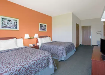 Days Inn by Wyndham Butler hotel thumbnail 4